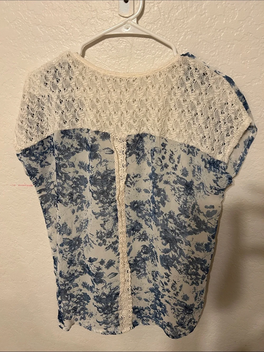 🎼Miss Me Crochet-Trim Sheer Floral Sleeve Top - Blue & Cream size M GUC - Picture 11 of 12